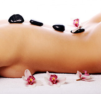 Massage dos aux pierres chaudes